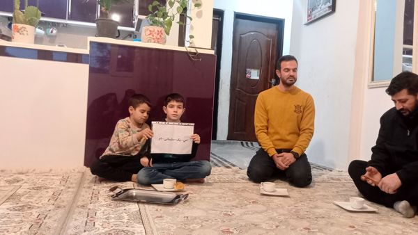 دیدار امام جماعت مسجد پنج تن آل عبا با خانواده مدافع حرم «مصطفی علیزاده»