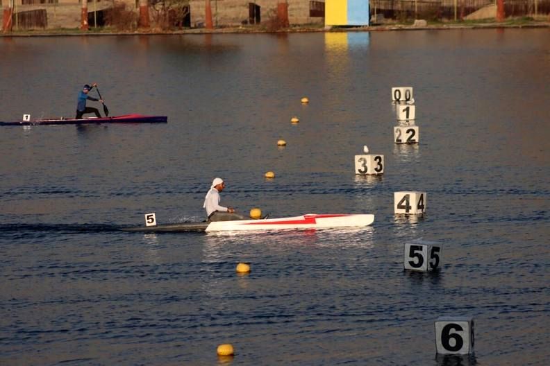 قایقرانان جوان ایران در مسابقات آب‌های آرام قهرمانی کشور به آب می‌زنند