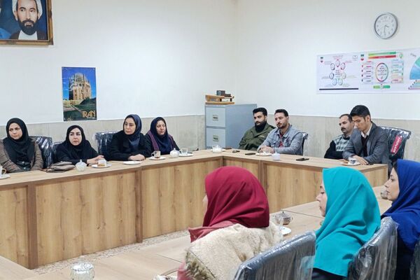  جلسه شورای معلمان دبستان شهید رجایی با محوریت طرح «رهیافت»