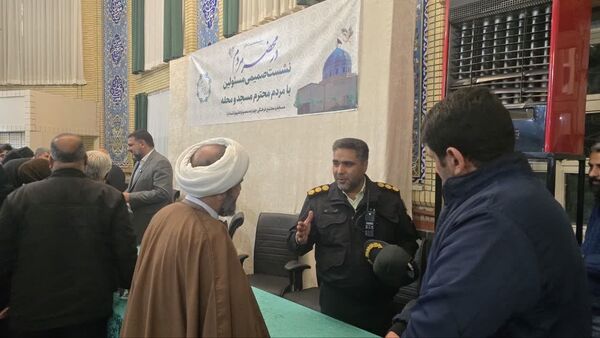 نشست صمیمی مسئولان با اهالی مسجد و محله فلاحی مشهد