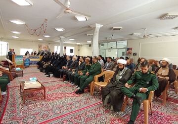 تکریم معلمان و دانش‌آموزان نخبه سمپاد بروجرد با حضور امام جمعه و مدیرآموزش و پرورش بروجرد 