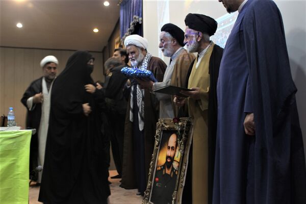 تجلیل از خادمان و فرهنگ‌یاران نماز در قم