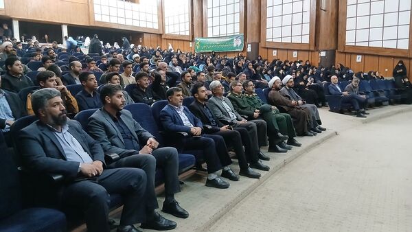 سی‌ودومین اجلاس سراسری نماز و یادواره شهدای دانش‌آموز در تویسرکان 