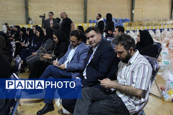 توزیع هزار بسته معیشتی به همت خیرین و خیریه عطر یاس نبوی