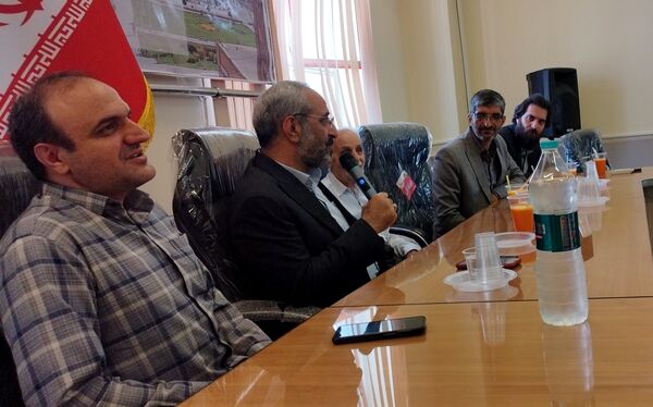 نشست صمیمانه فرماندار اصفهان با دانش آموز خبرنگاران پانای استان اصفهان به مناسبت روز خبرنگار