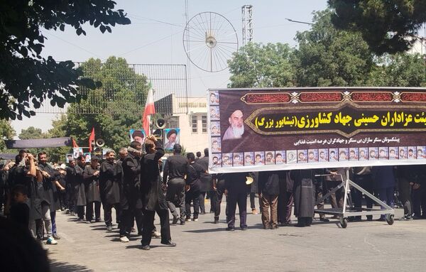 برپایی پرشور مراسم عزاداری سیدالشهدا در خیابان‌های نیشابور 