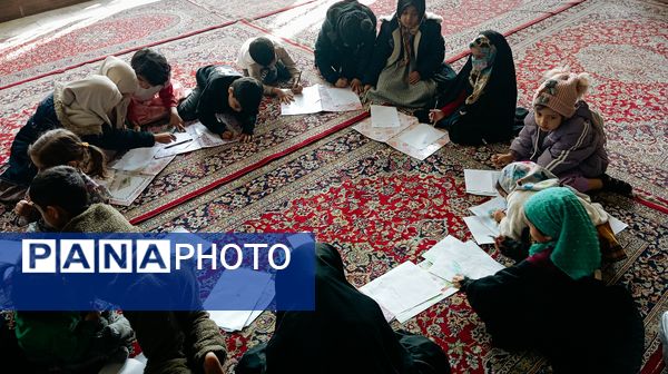 برپایی غرفه کودک در حاشیه نماز جمعه کاشمر