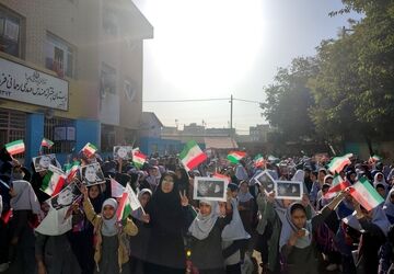 شادی دانش‌آموزان مدرسه مهندس رحمانی فرد ناحیه یک مشهد مقدس از وعده صادق 2