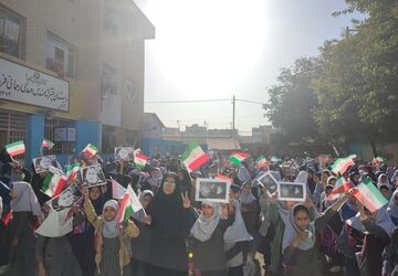 شادی دانش‌آموزان مدرسه مهندس رحمانی فرد ناحیه یک مشهد مقدس از وعده صادق 2