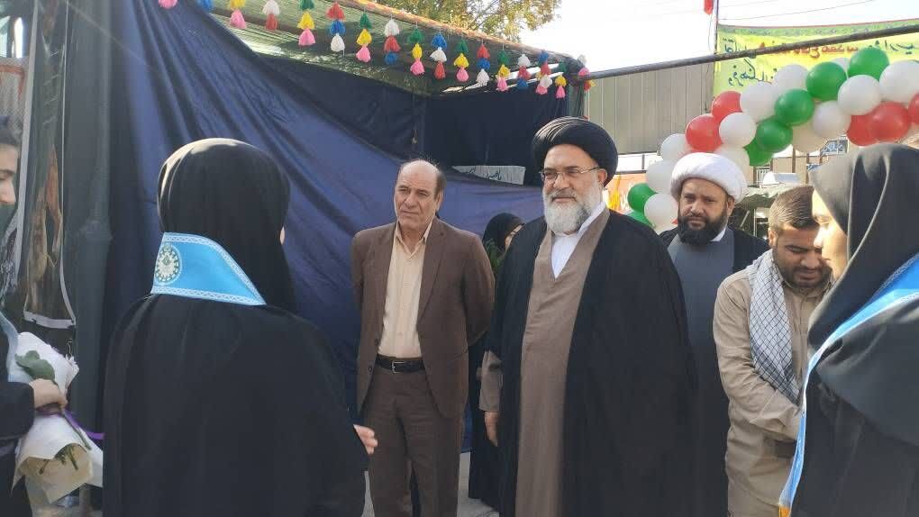 مسئولیت نسل جوان در قبال عزت ایران و خون شهدا، کسب علم و دانش است