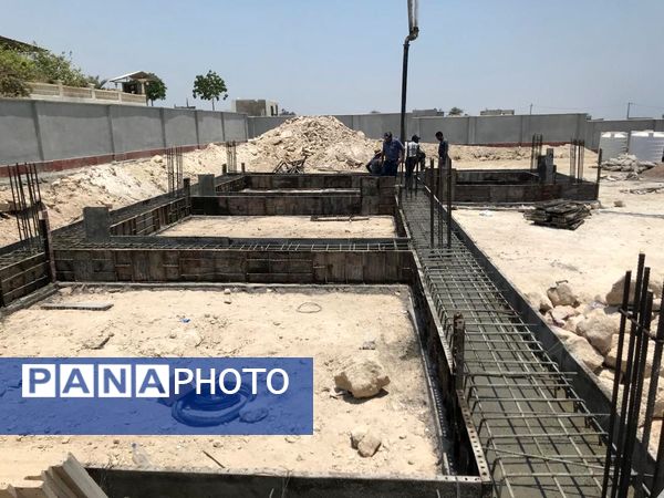 غبارروبی نمازخانه‌های مدارس قشم در آستانه سال تحصیلی جدید