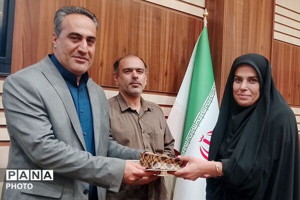 مراسم تجلیل از معاونین پرورشی مقطع متوسطه ناحیه دو شهرری 