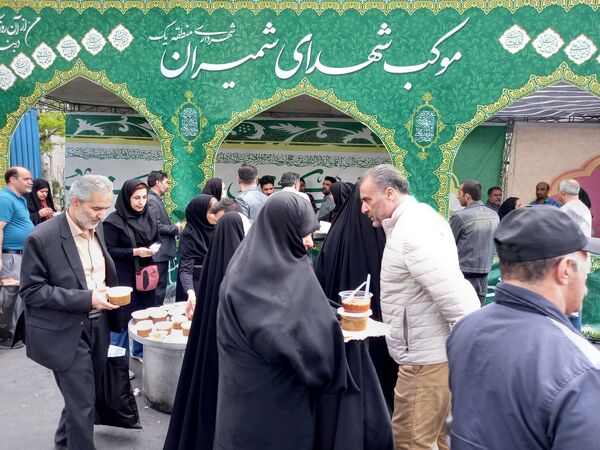 استقبال باشکوه و تعجیل مردم جهت برپایی نماز عید سعید فطر