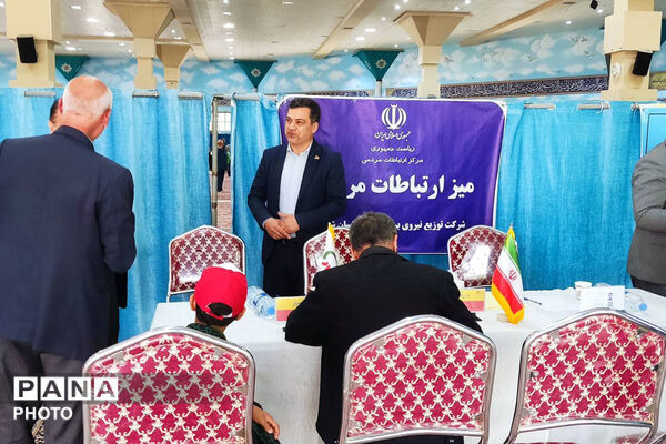  برپایی میز خدمت در حاشیه نماز جمعه بجنورد با حضور مسئولان استانی
