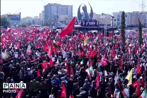 اشک‌ها و بغض‌های میلیونی در مسیر تشییع پیکر مطهر رهبر شهید