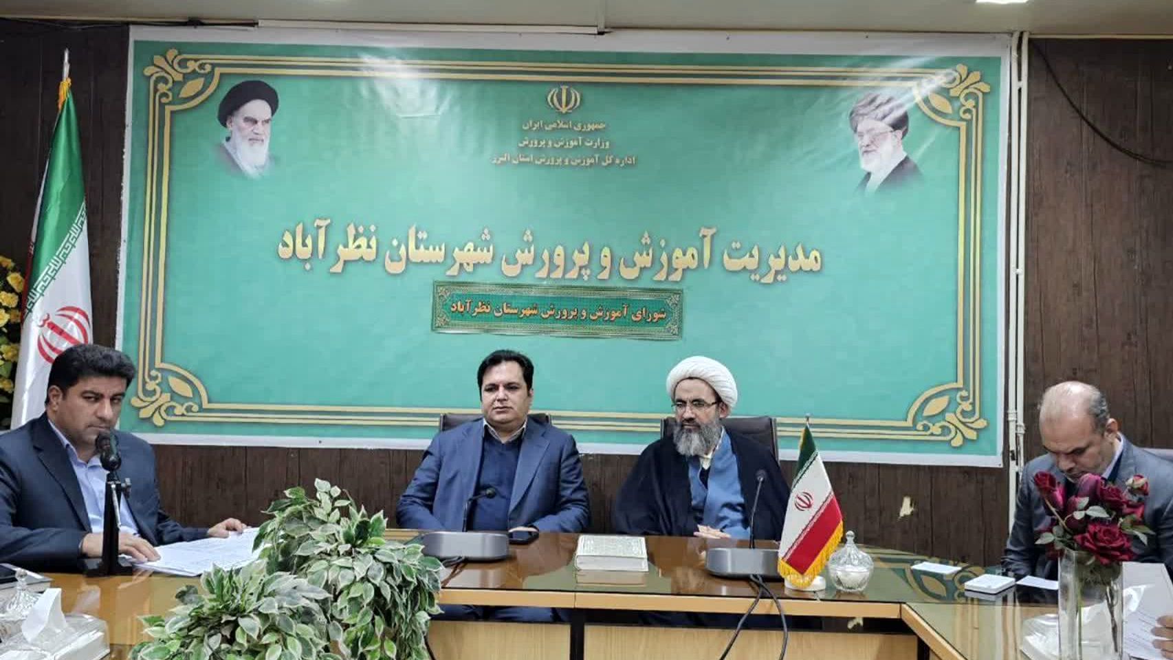 نهضت مدرسه‌سازی باید در اولویت آموزش‌وپرورش قرار گیرد