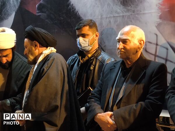 مردم دلفان در شب چهلم مراسم شهید آیت‌الله سید علی خامنه‌ای گردهم آمدند