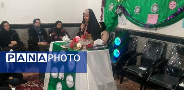 بوسه بر دستان مادر در دبیرستان والدین آناخاتون