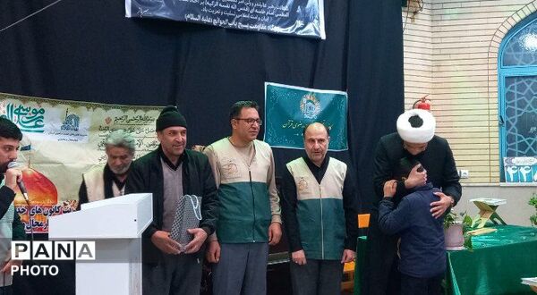 مراسم سوگواری قائد امت در مسجد امام هادی(ع) شهرک منظریه