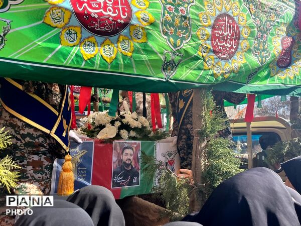 حضور موج چشم گیر مردمی در تشییع پیکر شهید بیت رهبری