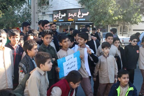 خروش دانش‌آموزان گرگانی در روز حماسه و بصیرت