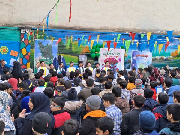 جشن نیکوکاری و عید همدلی در مدارس منطقه ۱۰