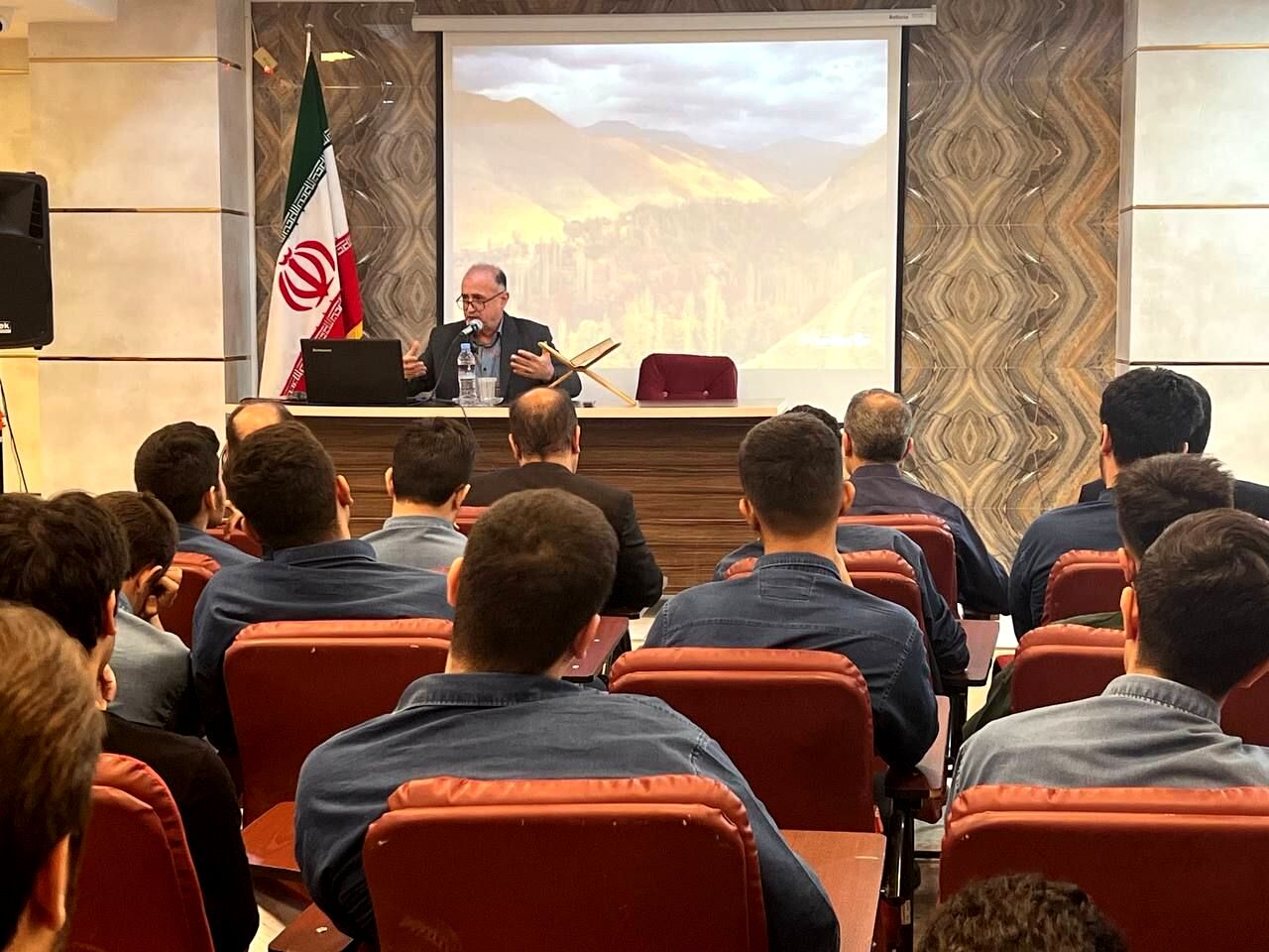 مهر و محبت مهم‌ترین ویژگی فرهنگ ایران است