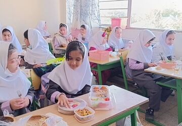 صبحانه سلامت کلاس چهارمی ها در مدرسه ام کلثوم خلخال