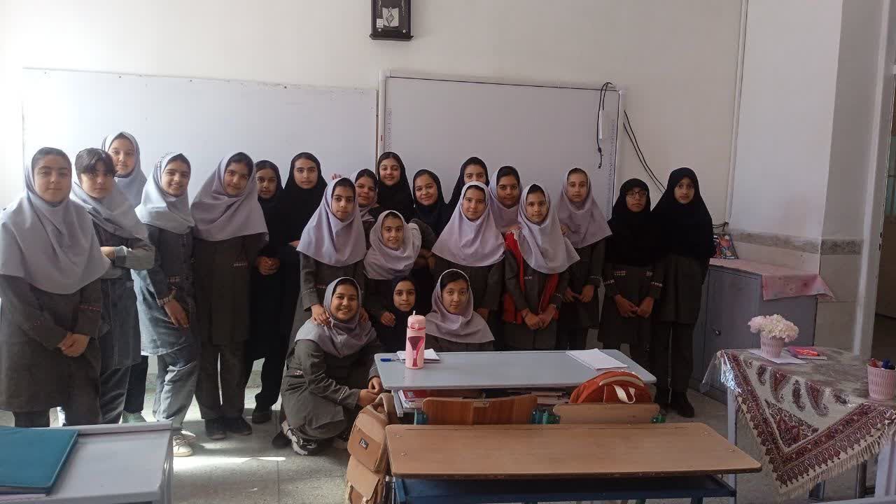 عکس یادگاری دانش آموزان کلاس ششم دبستان شهید نجفی فدافن
