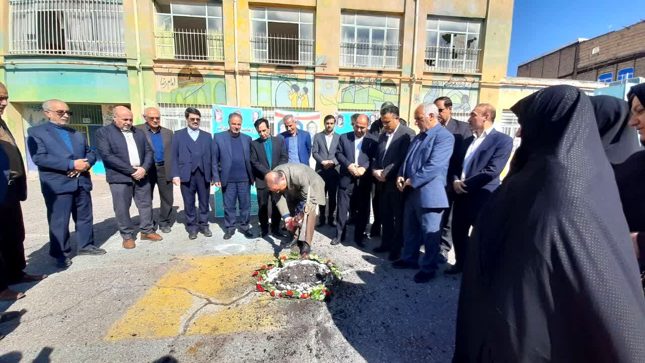 کلنگ مدرسه ۶ کلاسه خیّرساز مرحومه «سریه زعفرانی» در میانه به زمین زده شد