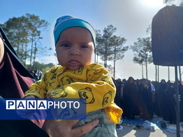 اقامه نماز با شکوه عید فطر به امامت امام جمعه حبیب آباد