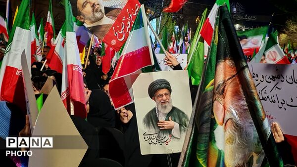 بیعت مردم نیشابور با سومین رهبر انقلاب اسلامی و اعلام بیزاری از دشمنان وطن