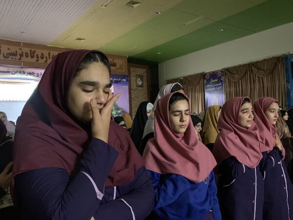 دختران ملاردی در اردوی سیاحتی زیارتی مشهد 