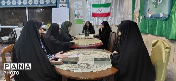 نشست کتابخوانی با موضوع «خون دلی که لعل شد» در قم