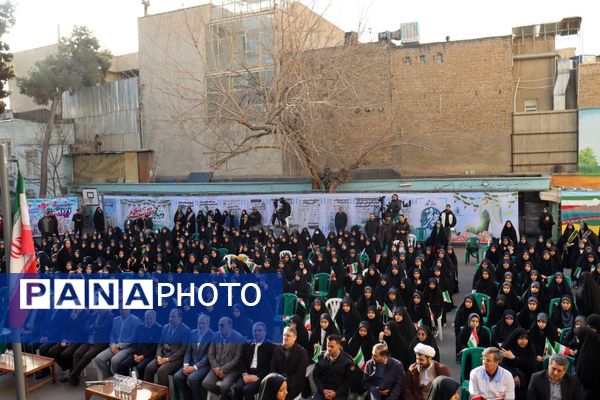 در دل این زمستان سخت و از پس سال‌ها، همچنان عطر آزادی به مشام می‌رسد