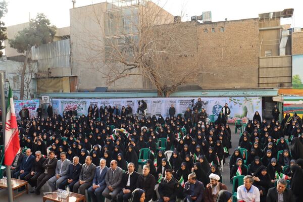 در دل این زمستان سخت و از پس سال‌ها، همچنان عطر آزادی به مشام می‌رسد