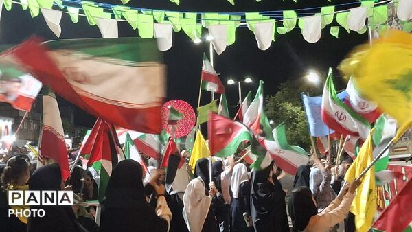 معمولان در شور انقلابی؛ مردم ولایتمدار بار دیگر حضوری پررنگ داشتند