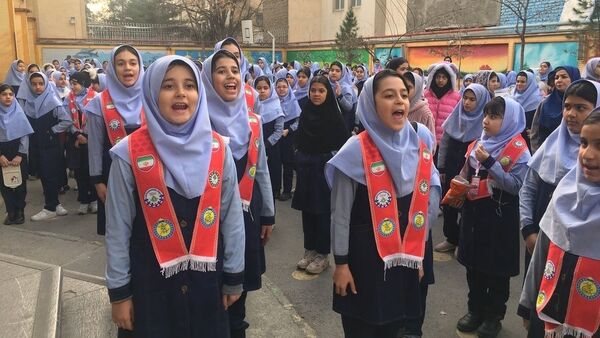 آیین نواختن زنگ چهل و هفتمین سالروز پیروزی انقلاب اسلامی در دبستان دخترانه فرهنگیان ۲
