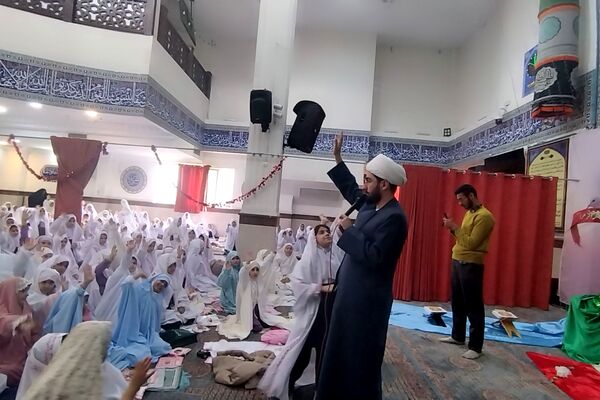 آیین جشن تکلیف دانش‌آموزان دختر شهرستان پردیس در فضایی معنوی و باشکوه