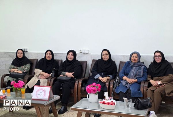 دبیرستان فاطمه‌الزهرا میزبان آیین خاطره‌سازان
