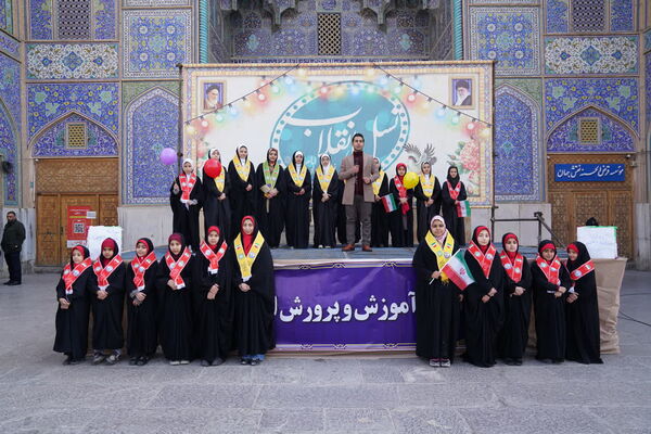 بازدید مدیرکل آموزش و پرورش از غرفه اداره‌کل نوسازی مدارس استان اصفهان در راهپیمایی 22 بهمن