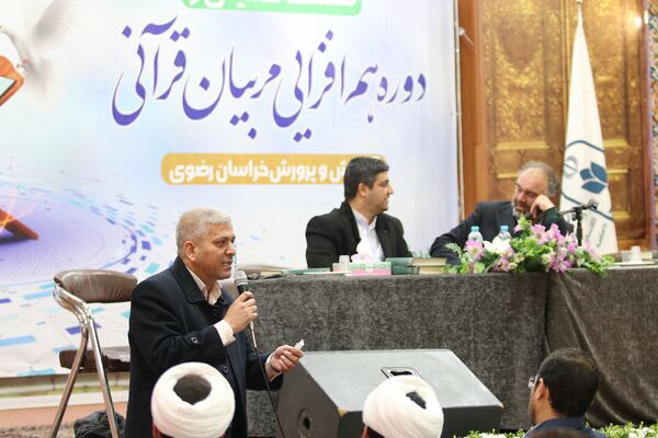 نشست صمیمی هم‌افزایی مربیان قرآنی استان خراسان رضوی