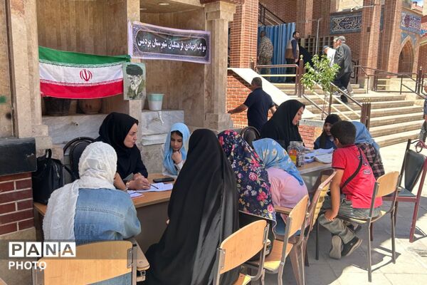 برپایی میز خدمت و ایستگاه پایش سلامتی توسط مراقبین سلامت مدارس
