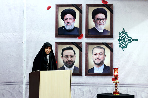 مراسم بزرگداشت شهیدان خدمت در دبیرستان متوسطه دوم امام صادق(ع)