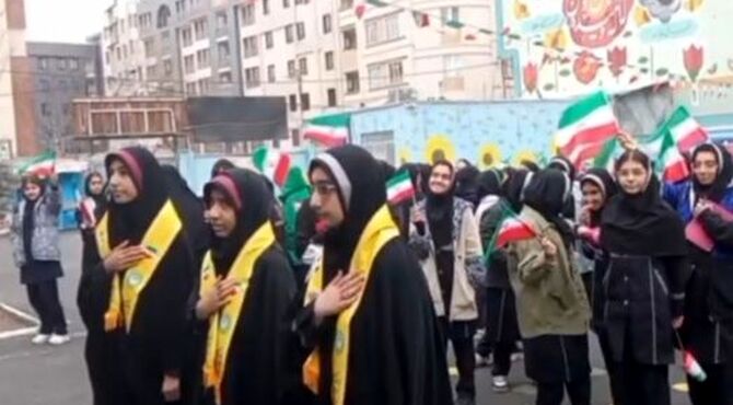 جشن «۲۲ بهمن» در دبیرستان شهدای شهرداری