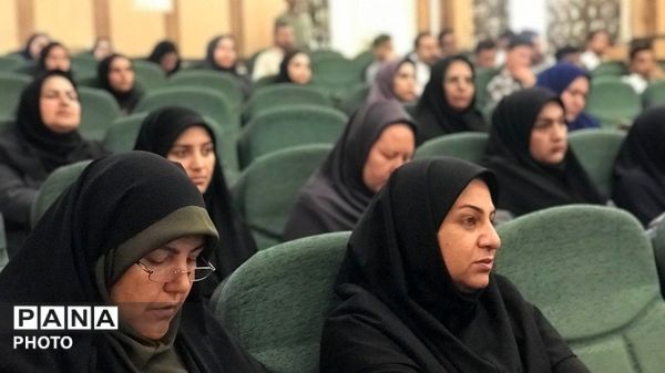 گردهمایی مسئولان و مدیران مدارس در سالن معلم اشخانه