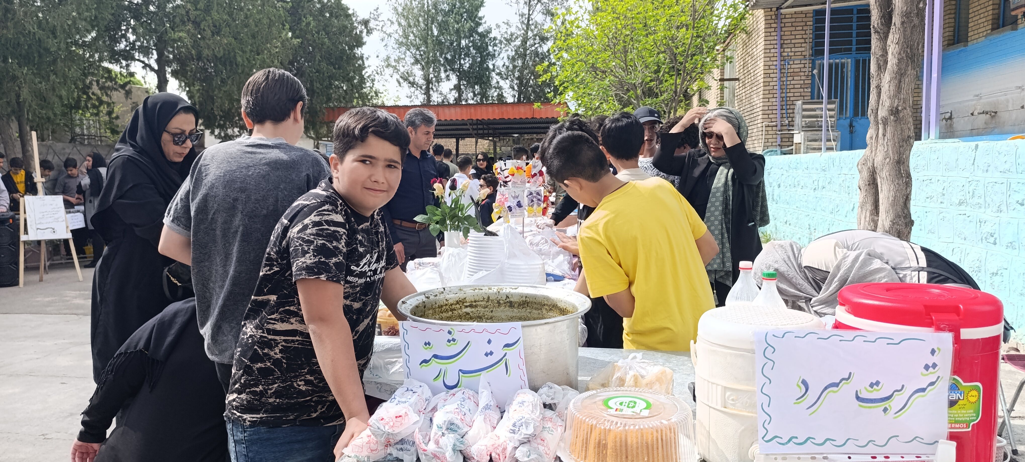 برپایی بازارچه کار و فناوری در دبیرستان شهید بهشتی آشخانه