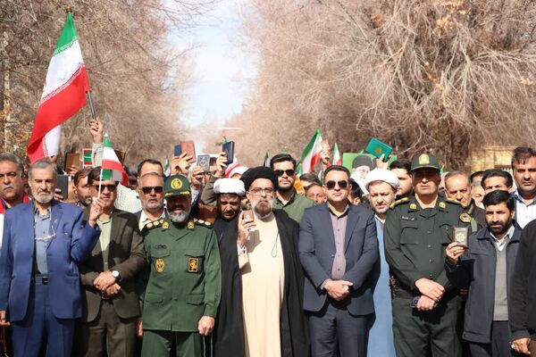 شکوه همبستگی مردم آباده در راهپیمایی ۲۲ بهمن