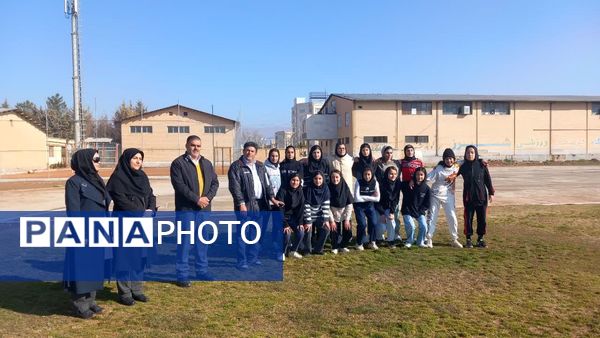 رقابت‌های دو و میدانی دختران متوسطه اول در سالن عالیپور کوهدشت 