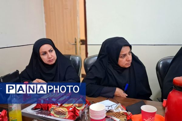 نشست بانوان تأثیرگذار طایفه گرهرگان با محوریت نقش زنان در توسعه اجتماعی و فرهنگی